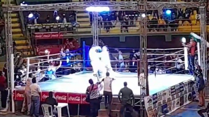 Boxer Gets DQ’d For Repeatedly Stomping On Opponent’s Head